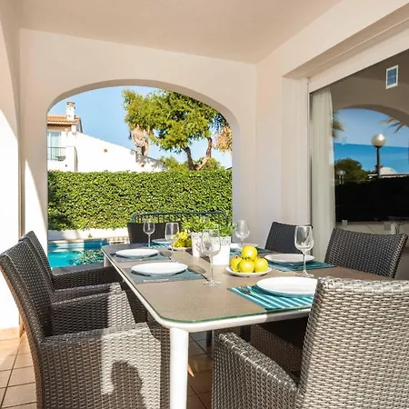 Elizabet Villa Cala en Forcat